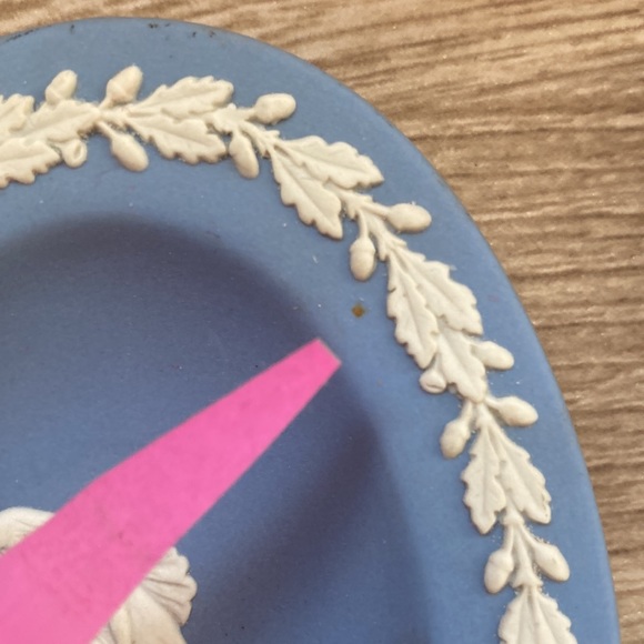 Wedgwood England jasperware vesta match box and heart plate - Picture 13 of 16